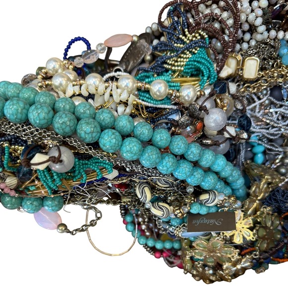 Beaded Jewelry Lot 1lb Mystery Wearable Statement Bracelets Necklaces Turquoise - Picture 4 of 5
